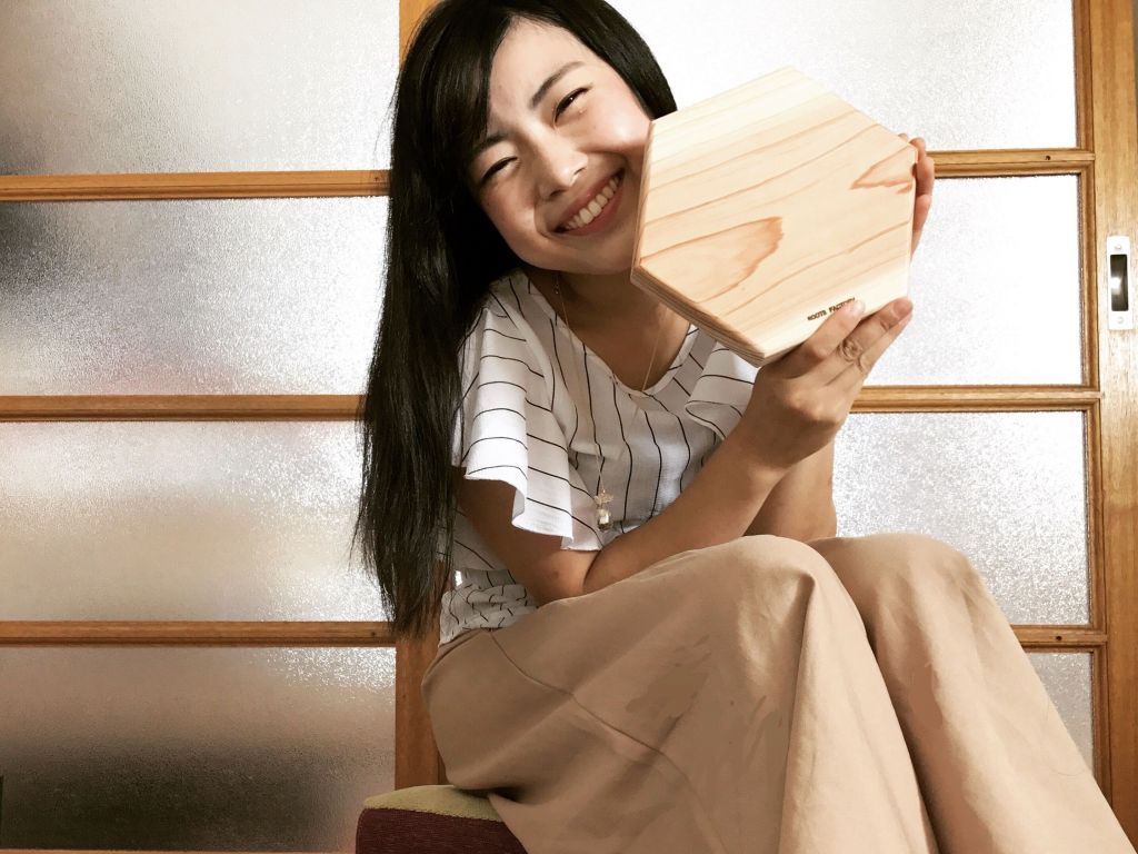 六角太郎を手に喜ぶユリマタタ