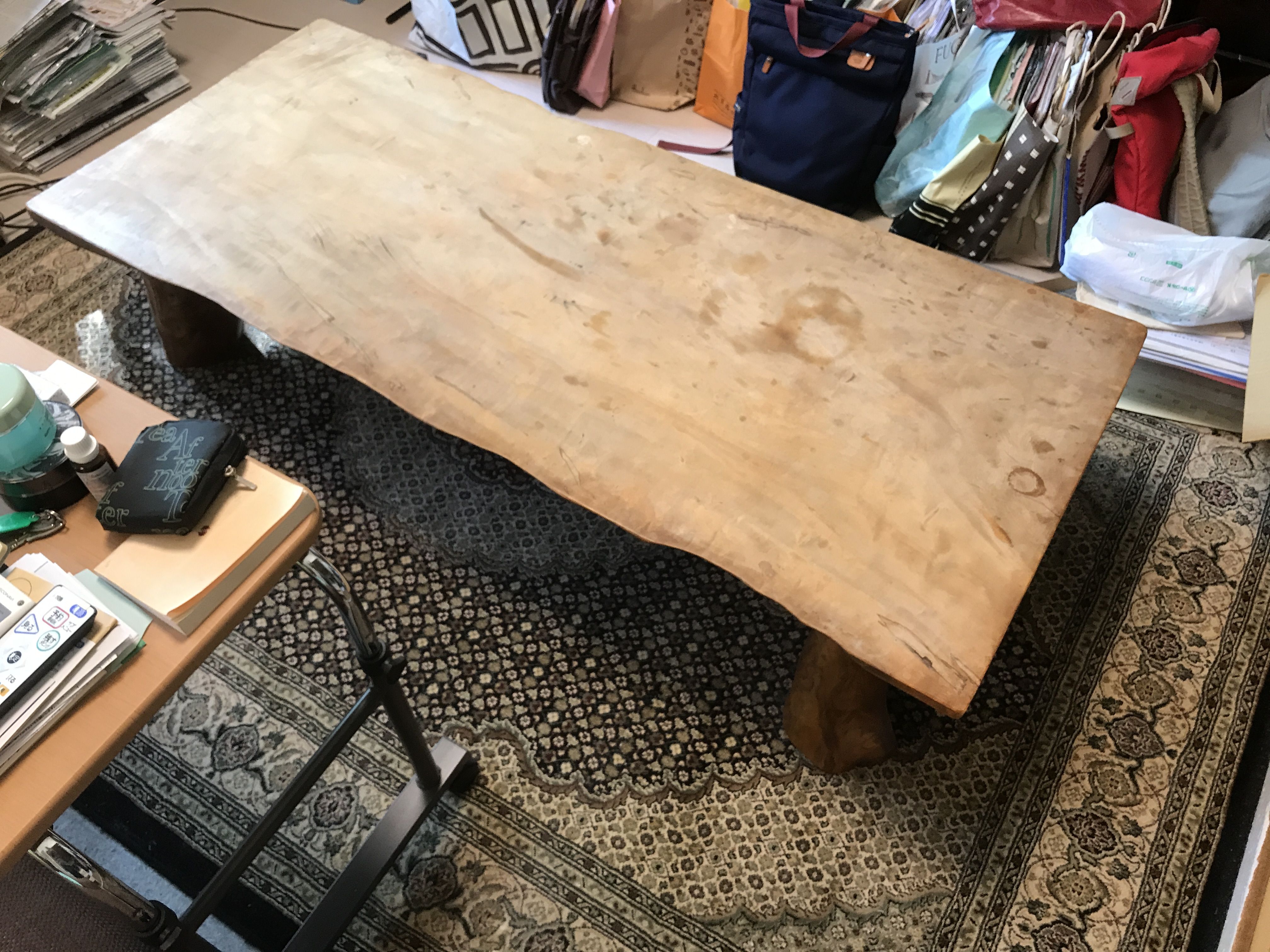 栃（トチ）の木無垢一枚板を使った座卓