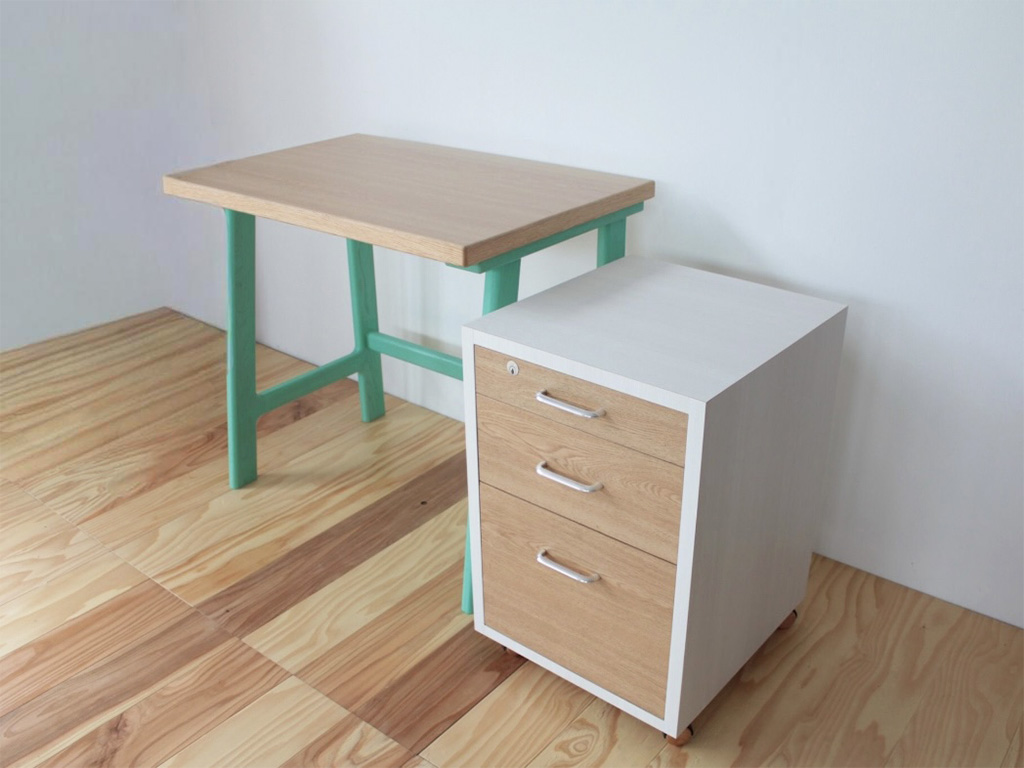 学習机をデスクとインワゴンにリメイク