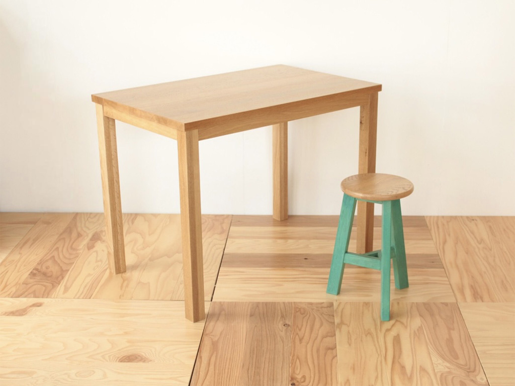 リメイクしたテーブルとスツール