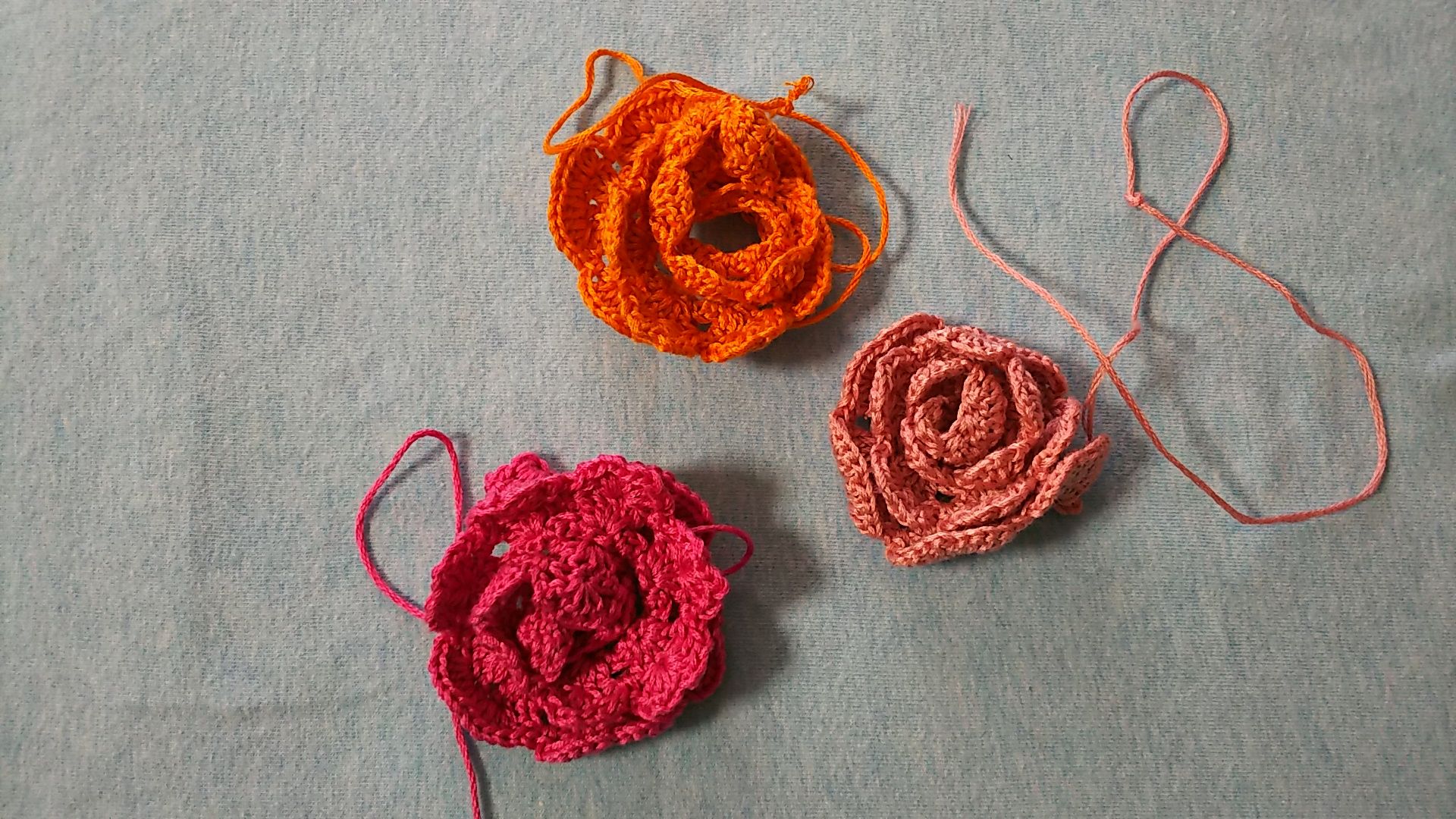 刺繍糸で小物を編む その３ バラの花編 いよいよ完結 東京 大阪 家具を楽しむ家具工房 Roots Factory ルーツファクトリー オフィシャルサイト