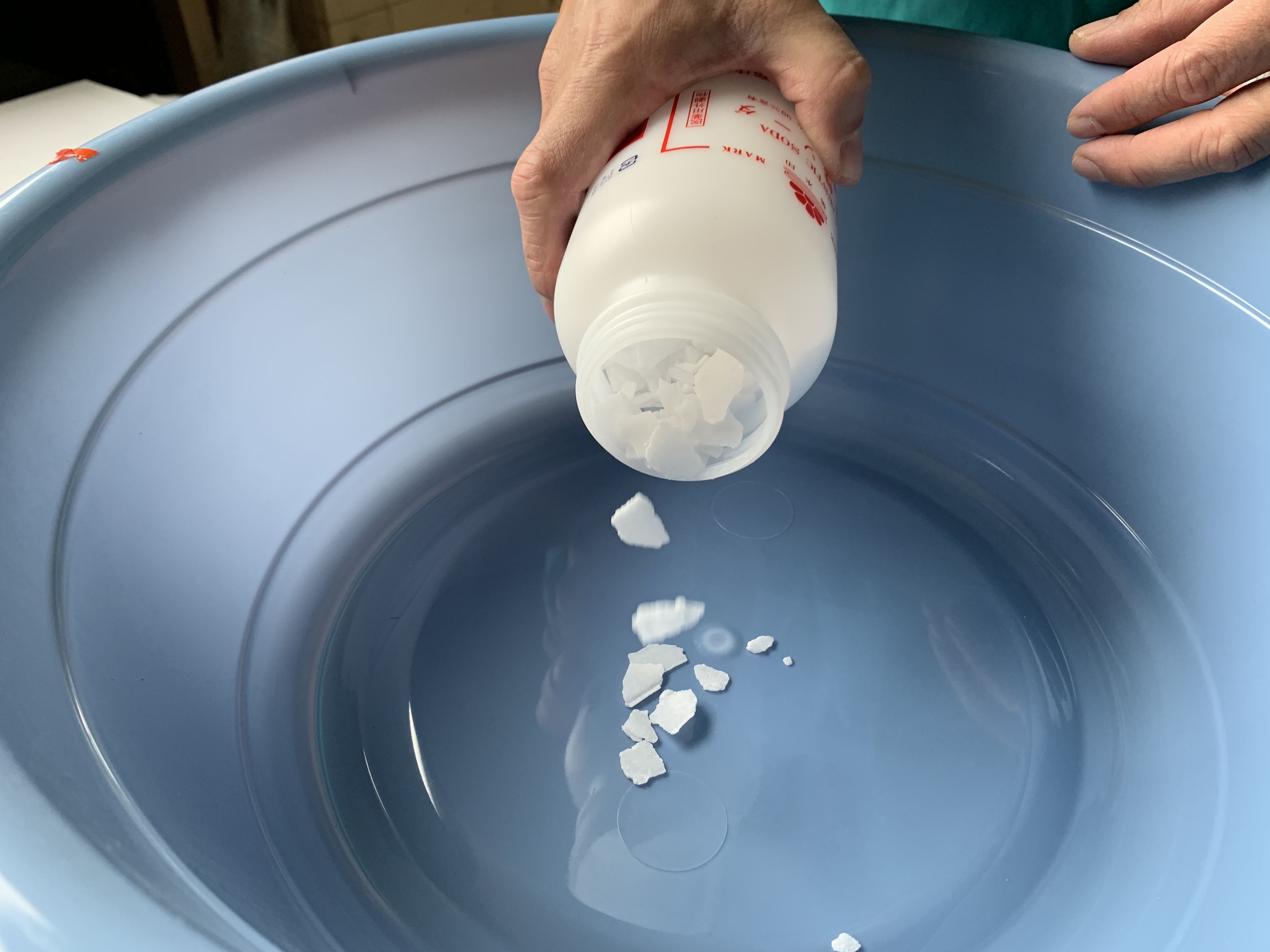 とある寒い日の朝に突然のヤバイもの。劇薬！？一体なにするのか！？