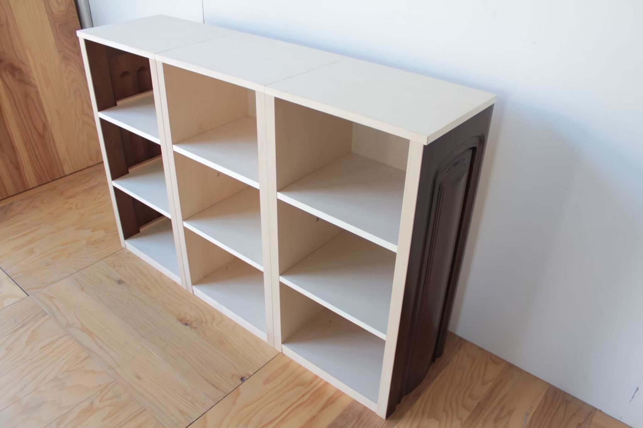 婚礼家具の扉を収納力の高い本棚にリメイク！コントラストがお洒落♪のイメージ