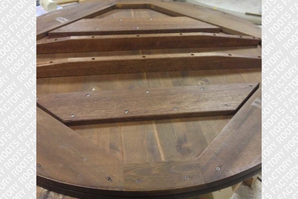 丸い無垢の座卓をセンター脚のダイニングテーブルへリメイク(天板裏面)