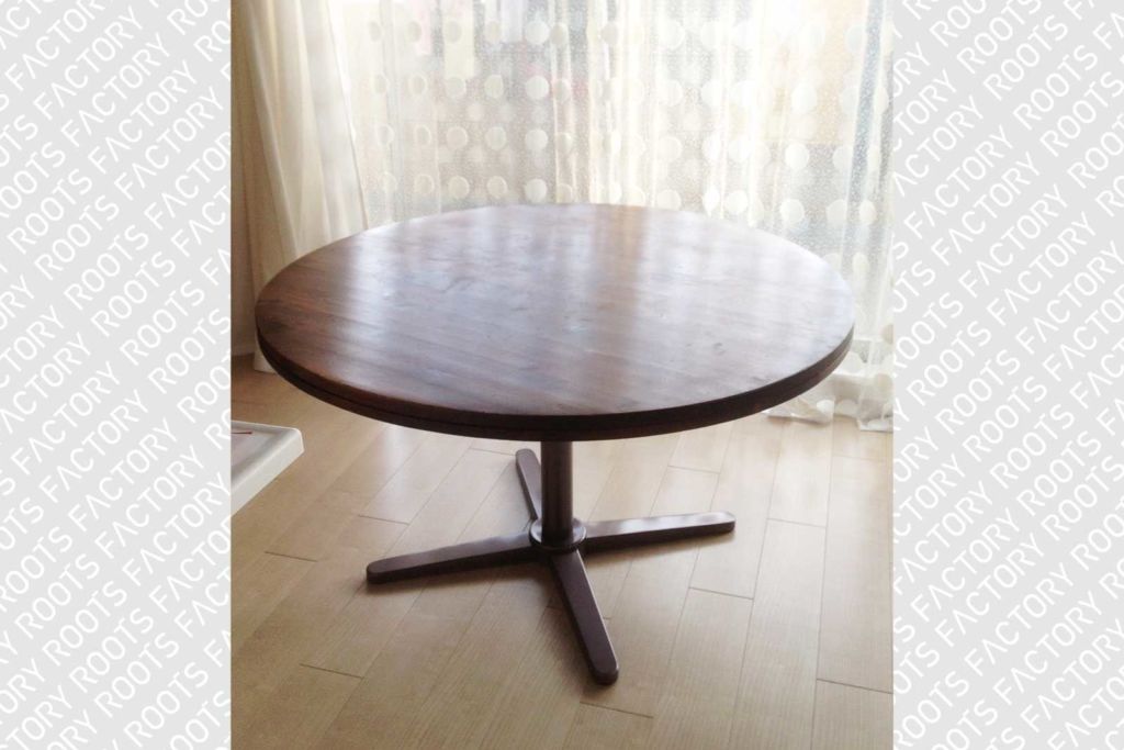 重厚感あふれる大きな座卓がカフェスタイルの素敵なダイニングテーブルへ