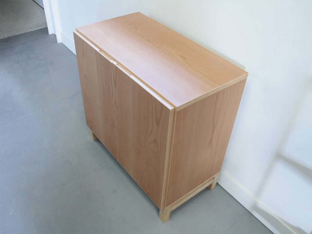 洋服タンスの部材を内部材に使用しキャビネットにリメイク