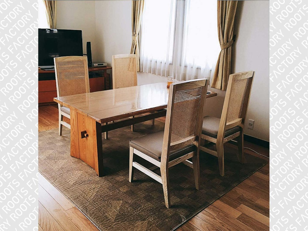 お部屋の雰囲気にピッタリの、座面＆背もたれを張り替えリメイクしたダイニングチェア