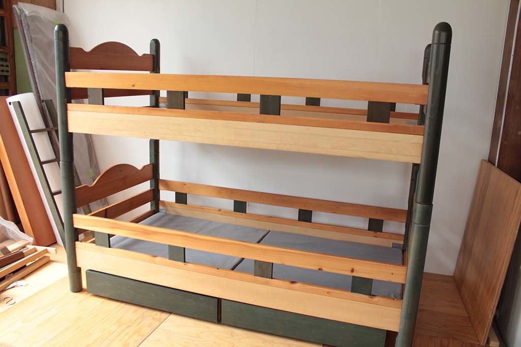 テーブルにリメイクする前の木製２段ベッド