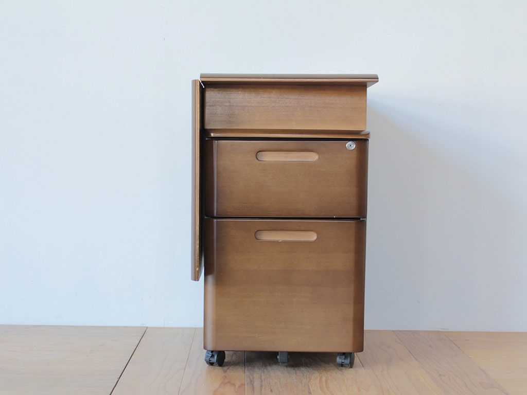 リメイクでインワゴンに天板が折りたためるようになったデスク