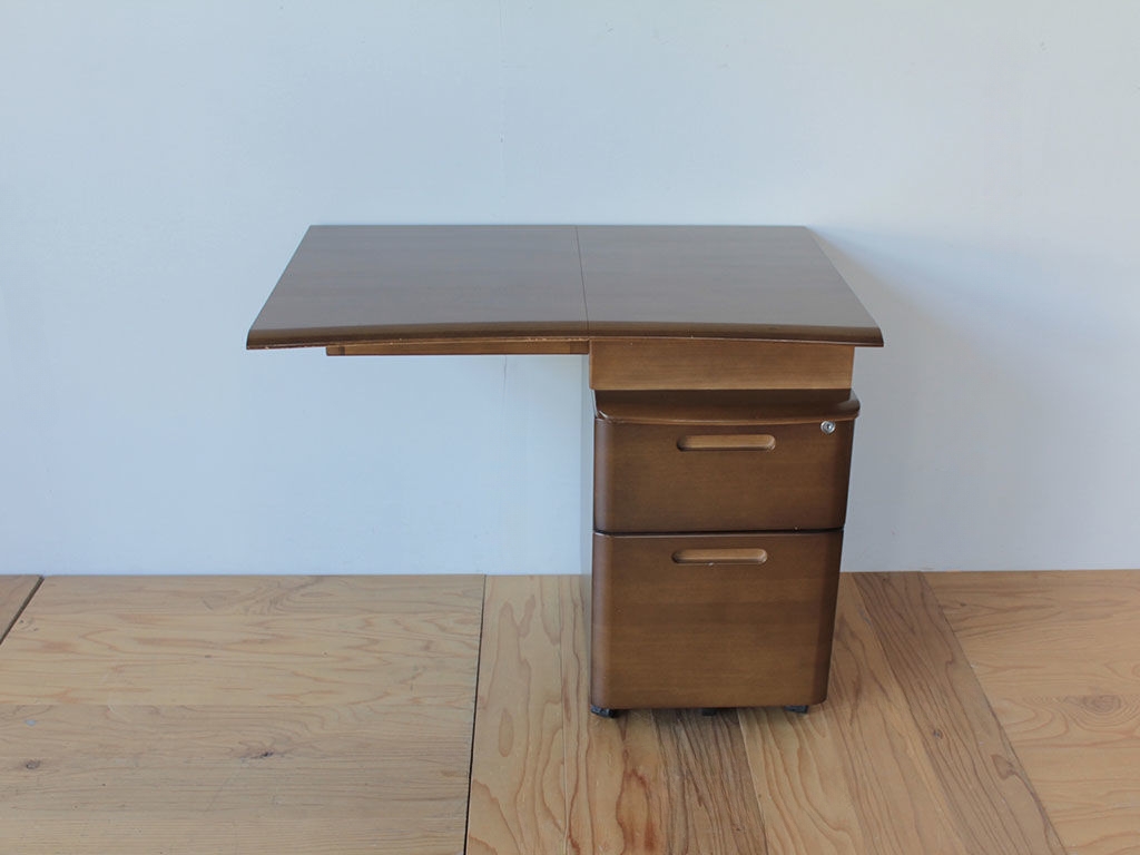 リメイクでデスクの天板をリサイズしてインワゴンと一体型