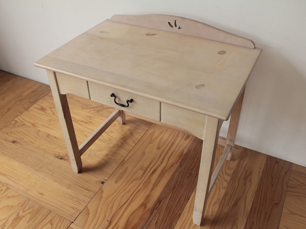 20年以上前にお祖母様に買ってもらったという思い出の学習机