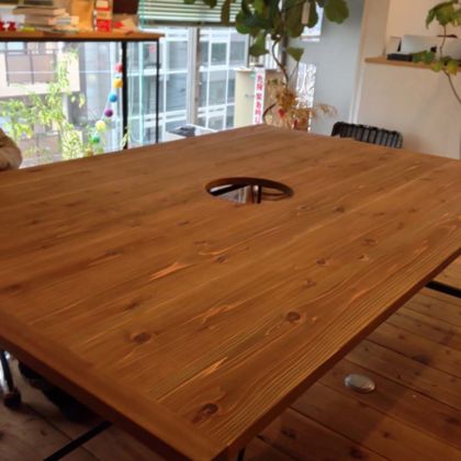 無垢材の巨大なミーティングテーブルオーダーメイド事例：M021