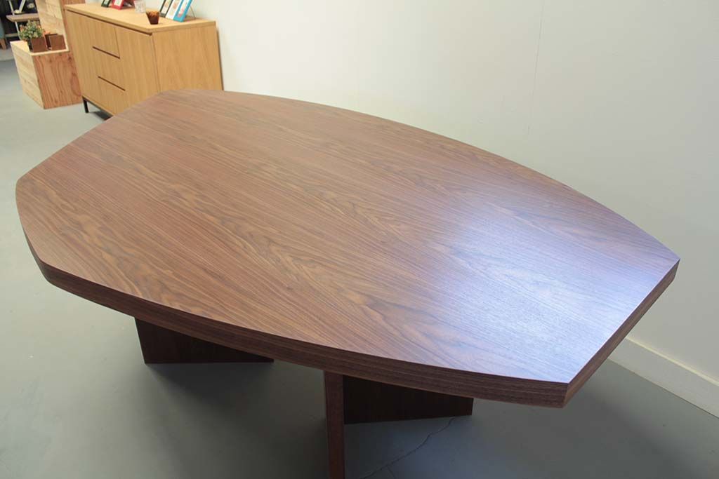 お米型のオフィスミーティングテーブルオーダーメイド事例：M062