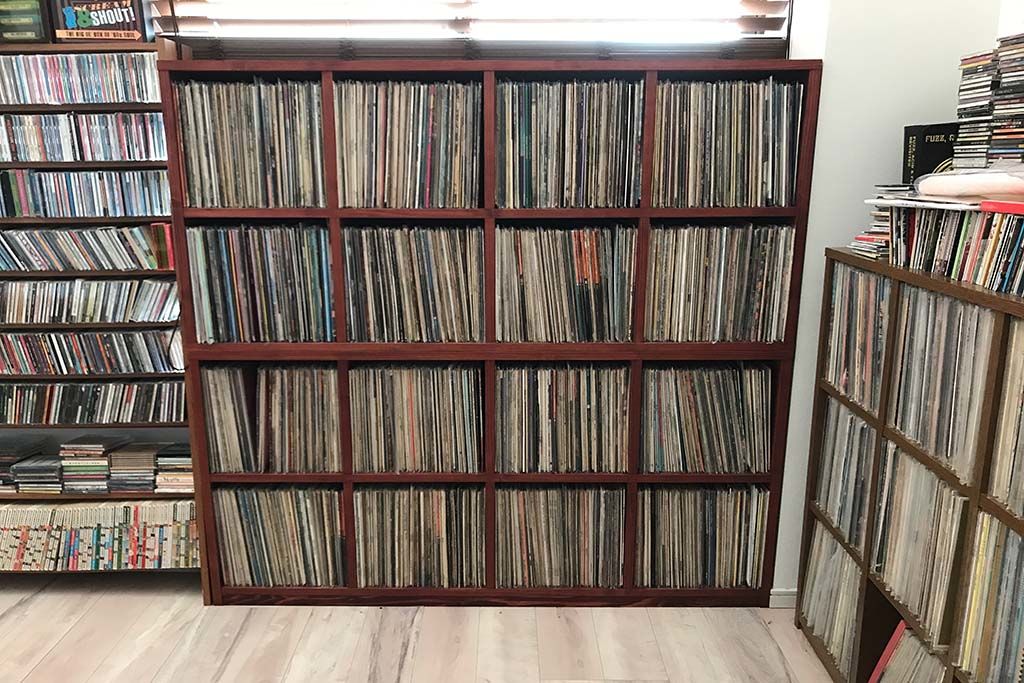 レコード1400枚を収めることのできるチェリーブラウンのレコードラック 家具オーダーメイド事例:M084