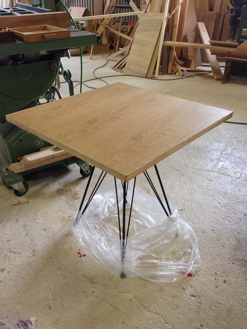 オーク天板×デザインアイアンのカフェテーブル 家具オーダーメイド事例:m014