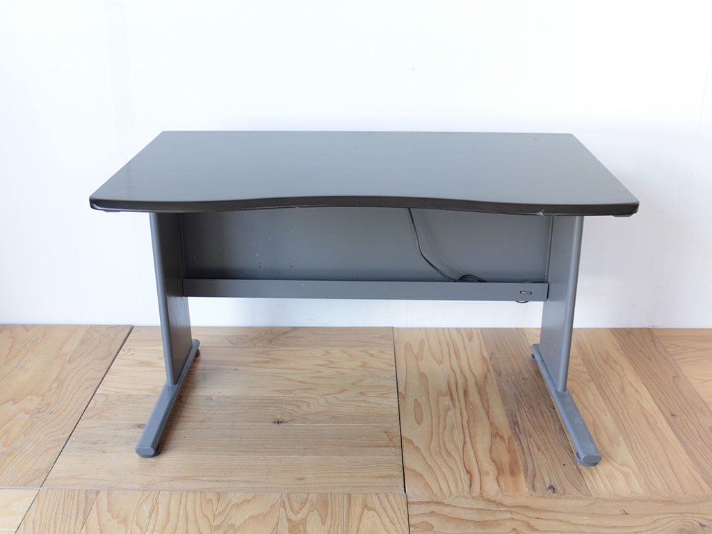 ローテーブルへのリメイクをご依頼いただいた学習机