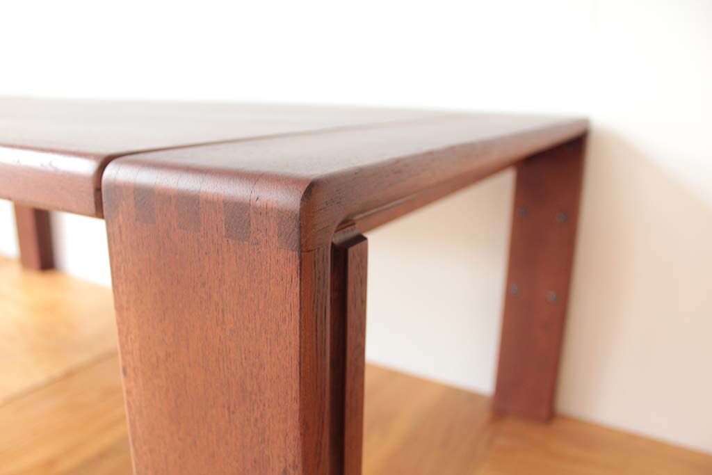 ローテーブルをソファで使えるよう高くサイズアップとダーク色塗装へリメイク　脚アップ