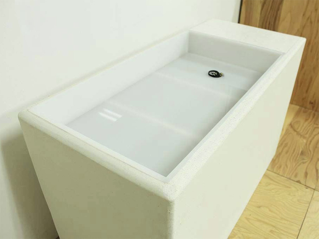天面は大きなアクリル水槽水苔スタンド