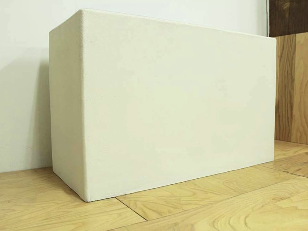 白色に塗装したモルタル水苔水槽
