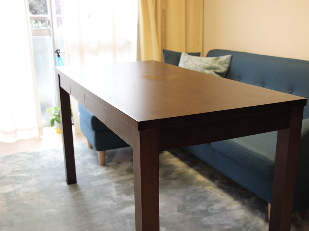 ローテーブルの脚を新しく製作しソファに合わせて使えるダイニングテーブルにリメイク