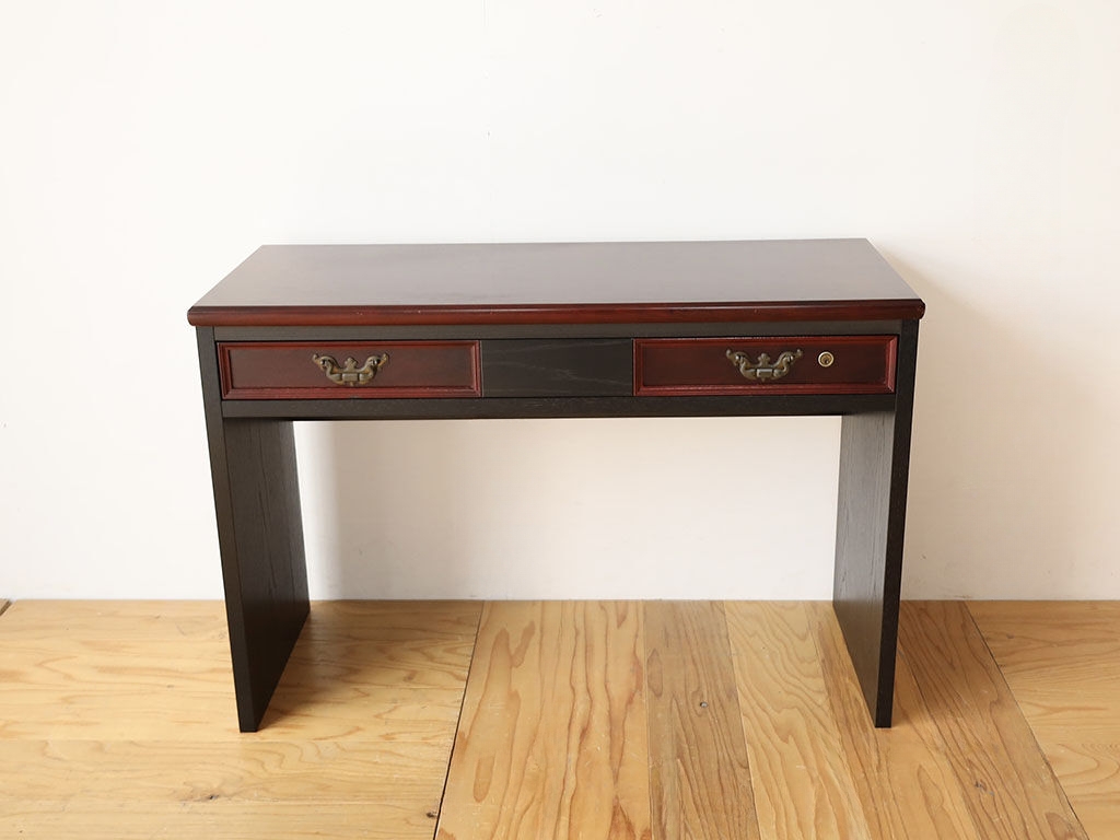学習机の天板と引き出しを生かしてリメイクしたコンソールテーブル