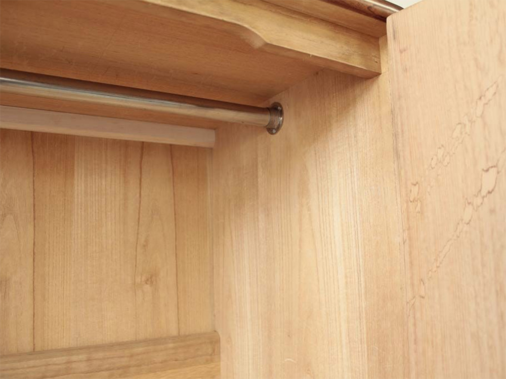 洋服箪笥の奥行きを小さくリサイズリメイク上段内部
