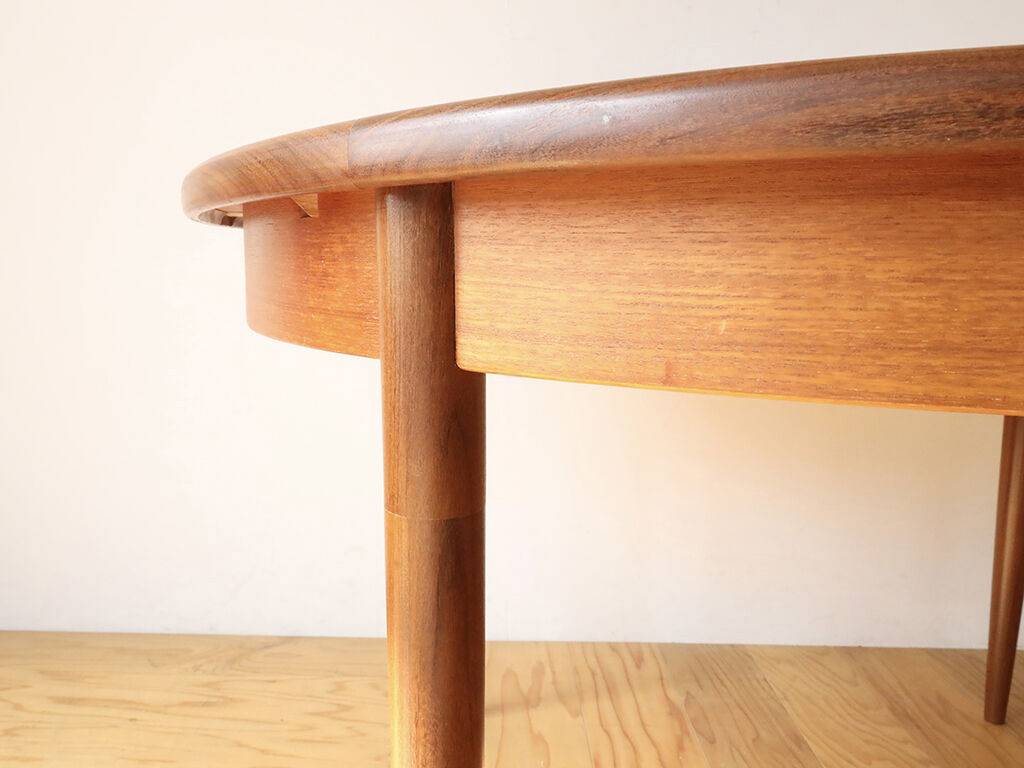 ジープランのテーブル