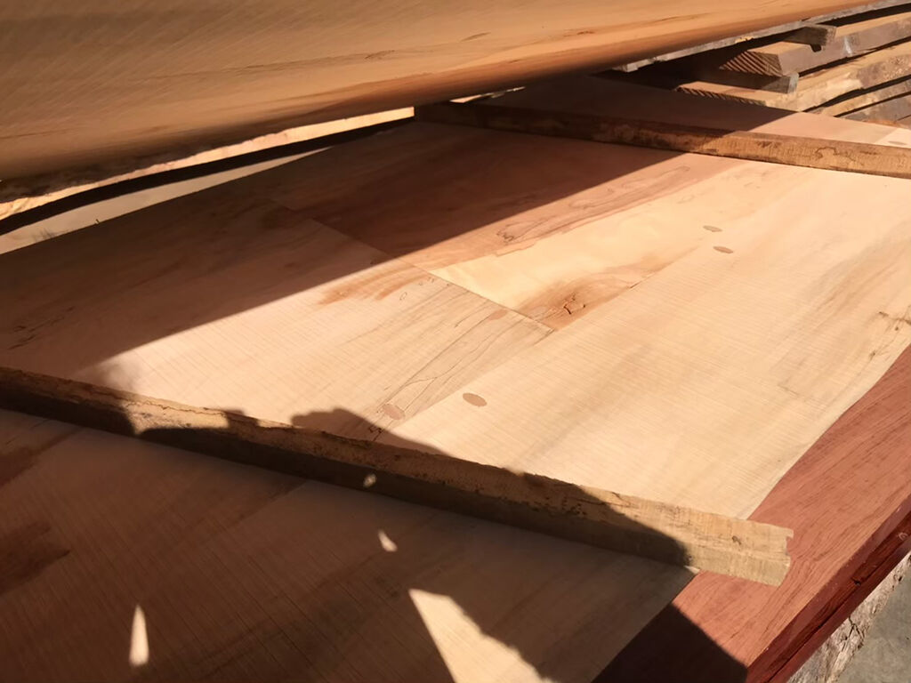 徳島の木工所さんでスライスした座卓天板