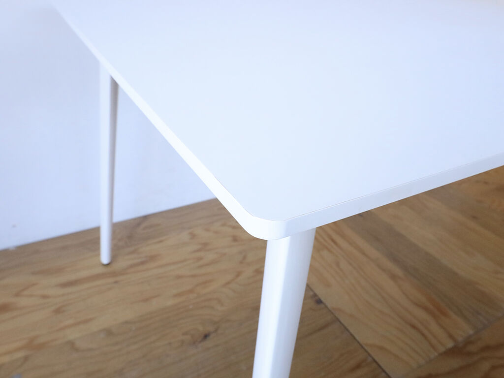 より美しい輝きとなった白テーブル