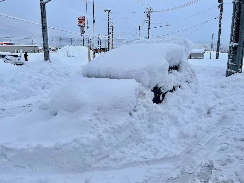 雪に埋まった車その２