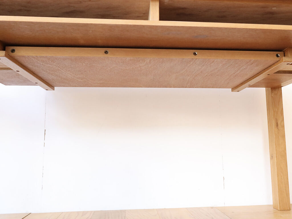天板の棚下に取り付けられるようにした延長用天板