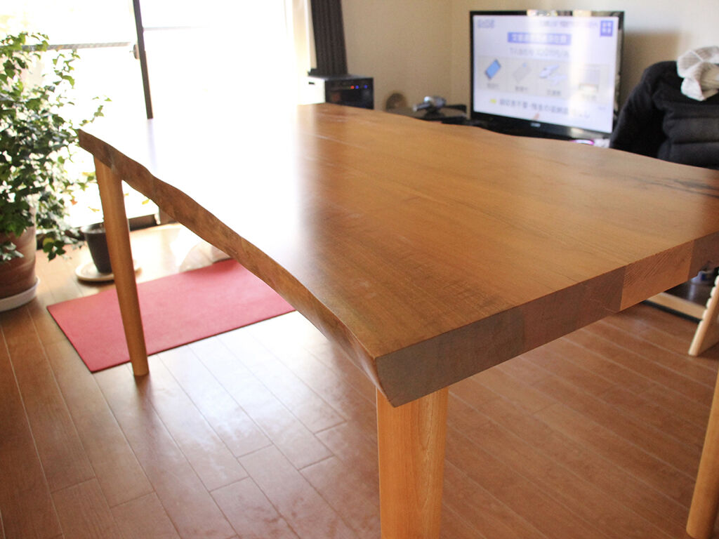 お客様宅に納品した座卓からリメイクしたダイニングテーブル