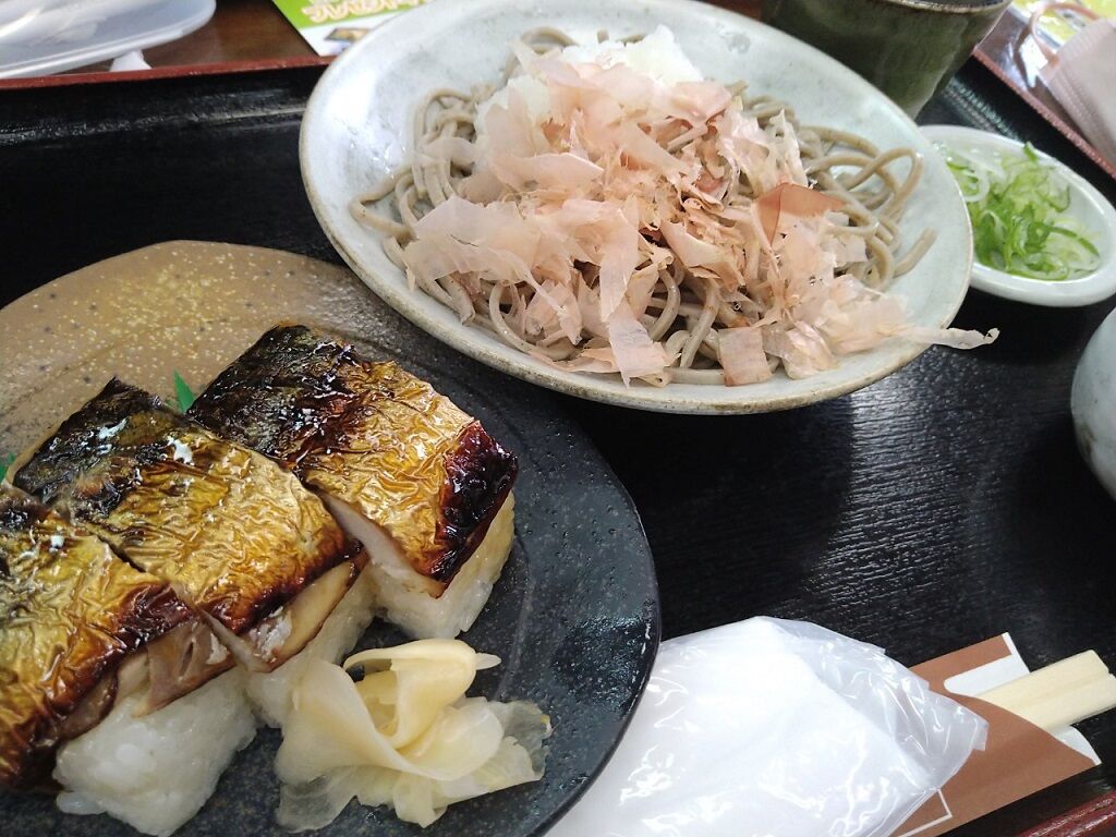 福井のそばと鯖寿司