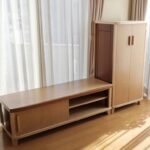お客様宅のリビングに並べたリメイク後のテレビ台と本棚