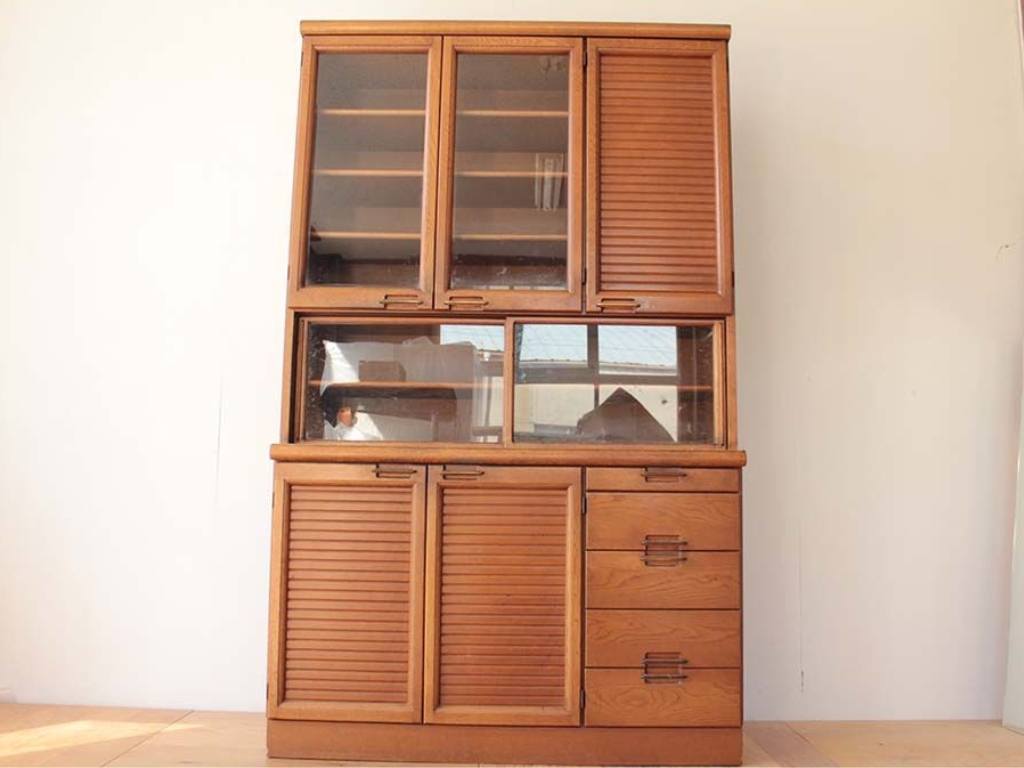 リメイク元　食器棚　下の開き扉と引き出しをリメイク使用