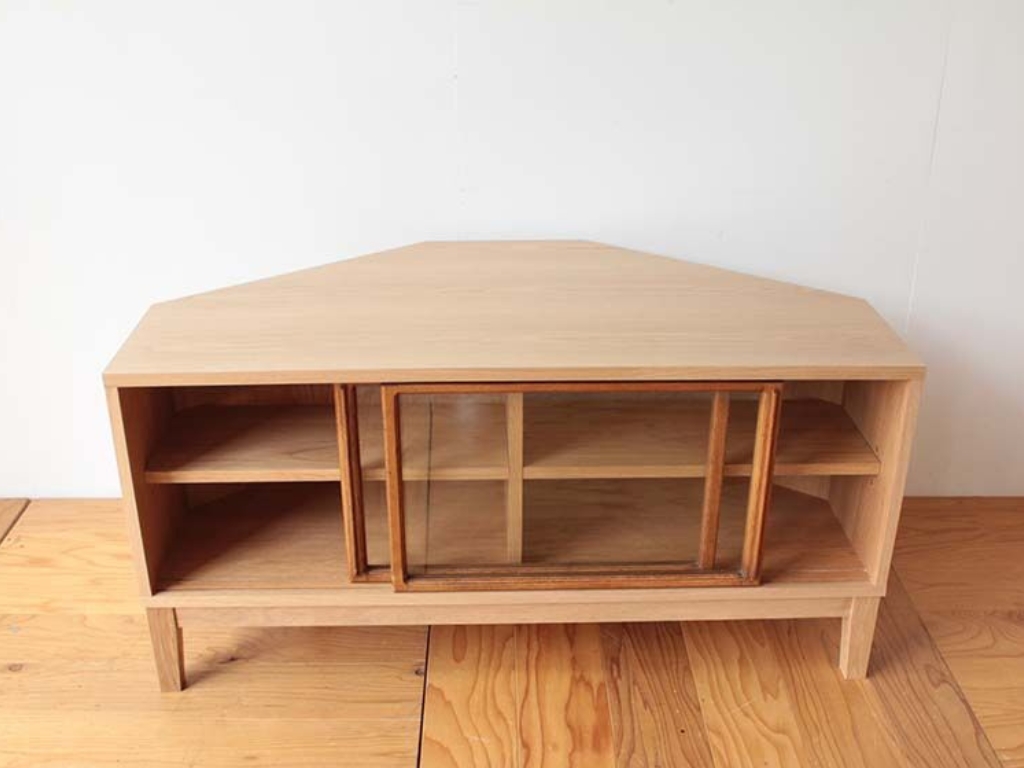 食器棚ガラス扉引き戸をコーナーテレビボードへリメイク