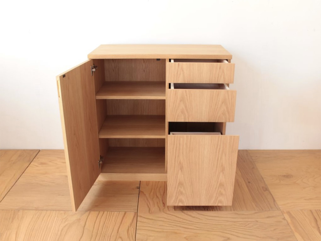 婚礼家具の洋服タンスからリメイクした家具
