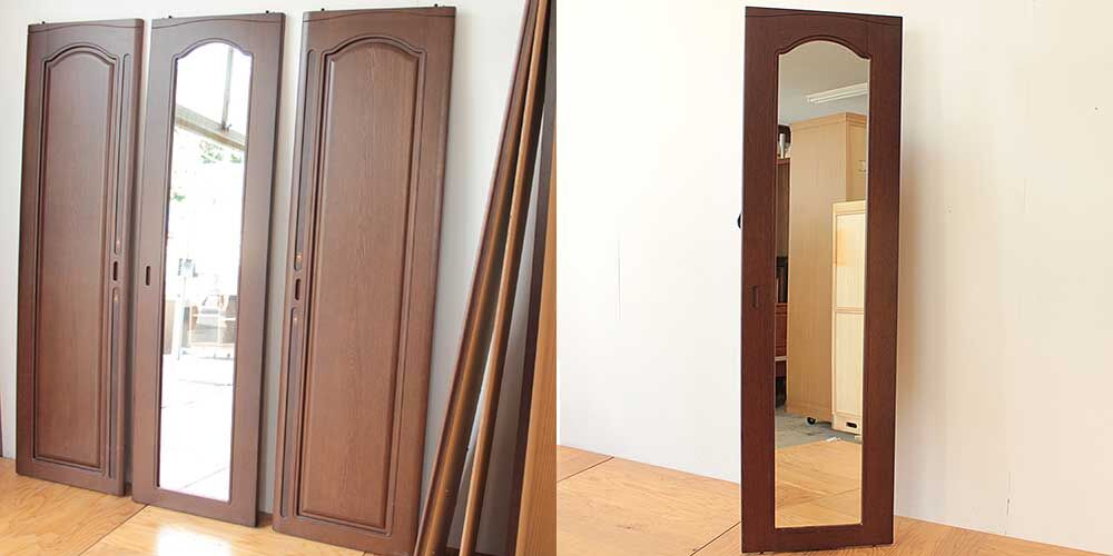 洋服タンスの鏡付き扉の裏側に金物を仕込んで壁掛け鏡へのリメイク 家具リメイク事例：R325　before&after