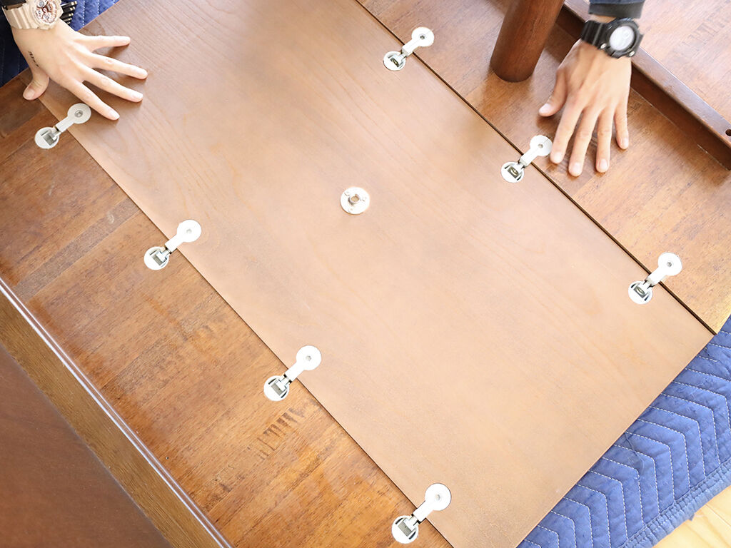伸縮式にリメイクした変形テーブルの天板延長時の様子