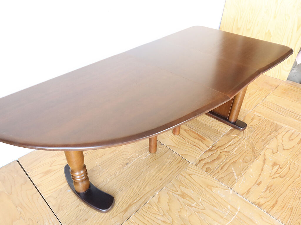 天板や脚を磨き直し＆再塗装して綺麗にしたテーブル