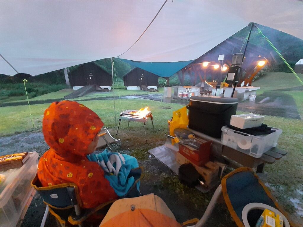豪雨のキャンプ