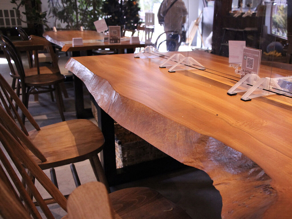 クスノキの無垢一枚板のテーブル