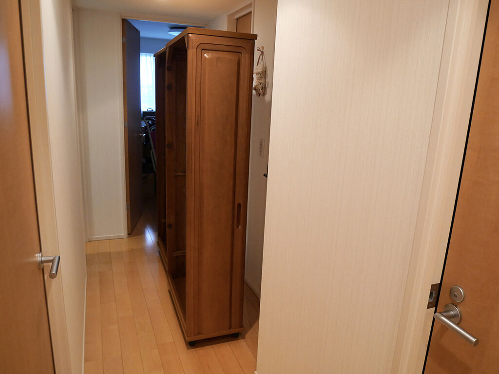 お客様のご新居である東京のマンションに納品したハンガーラック