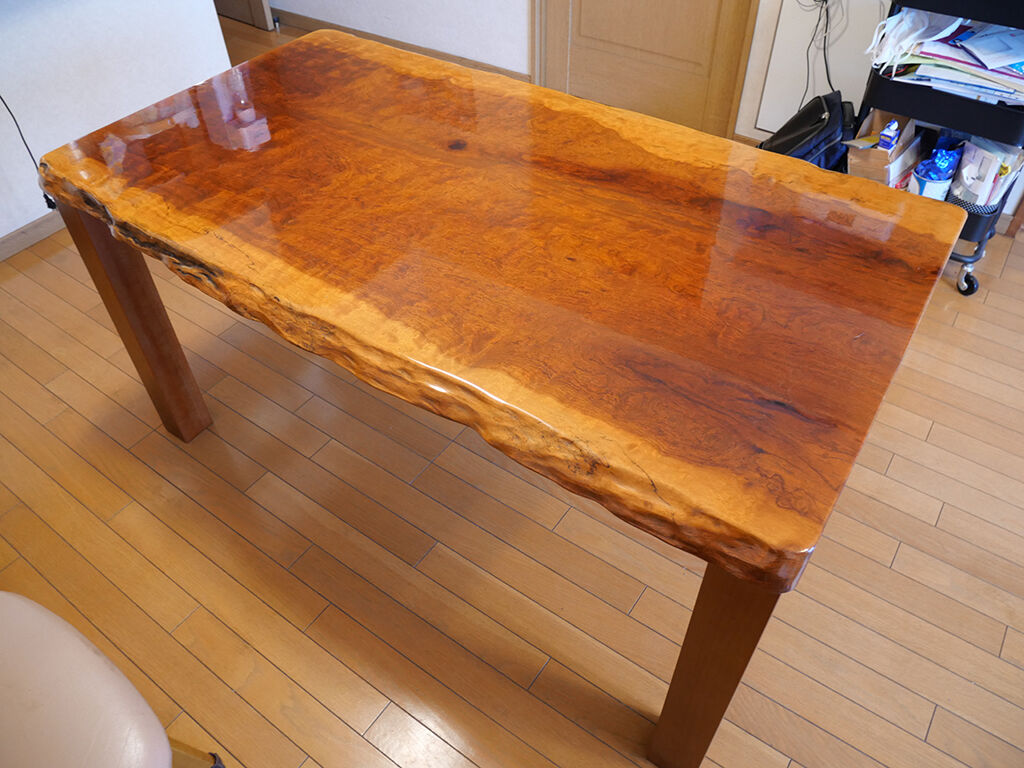 お客様のお家に納品した座卓からリメイクしたダイニングテーブル