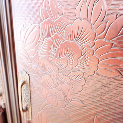 美しい鎌倉彫の扉