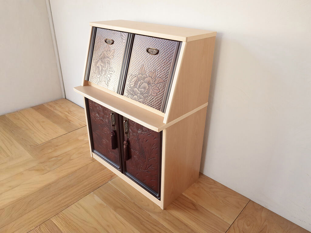 鎌倉彫の扉を活かしライティングビューローに！婚礼タンスをリメイクのイメージ