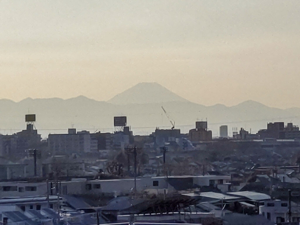 遠景の富士山