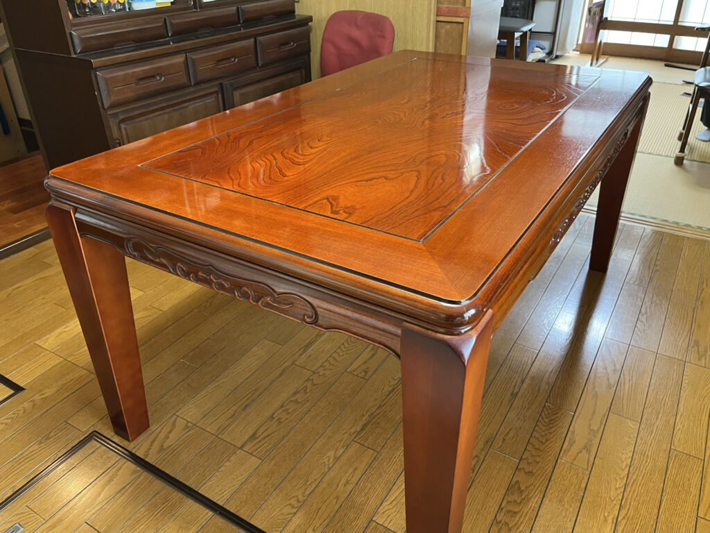 お客様のお家に納品させていただいたリメイク後のダイニングテーブル