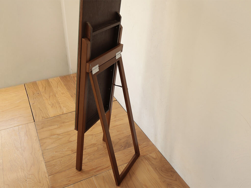 既存材の色と合わせ塗装したスタンドフレーム