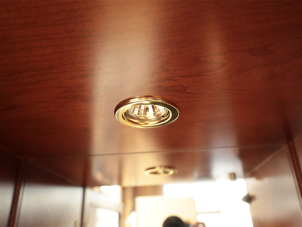 海外と電圧が違い照明が暗いとご相談いただいたキュリオ